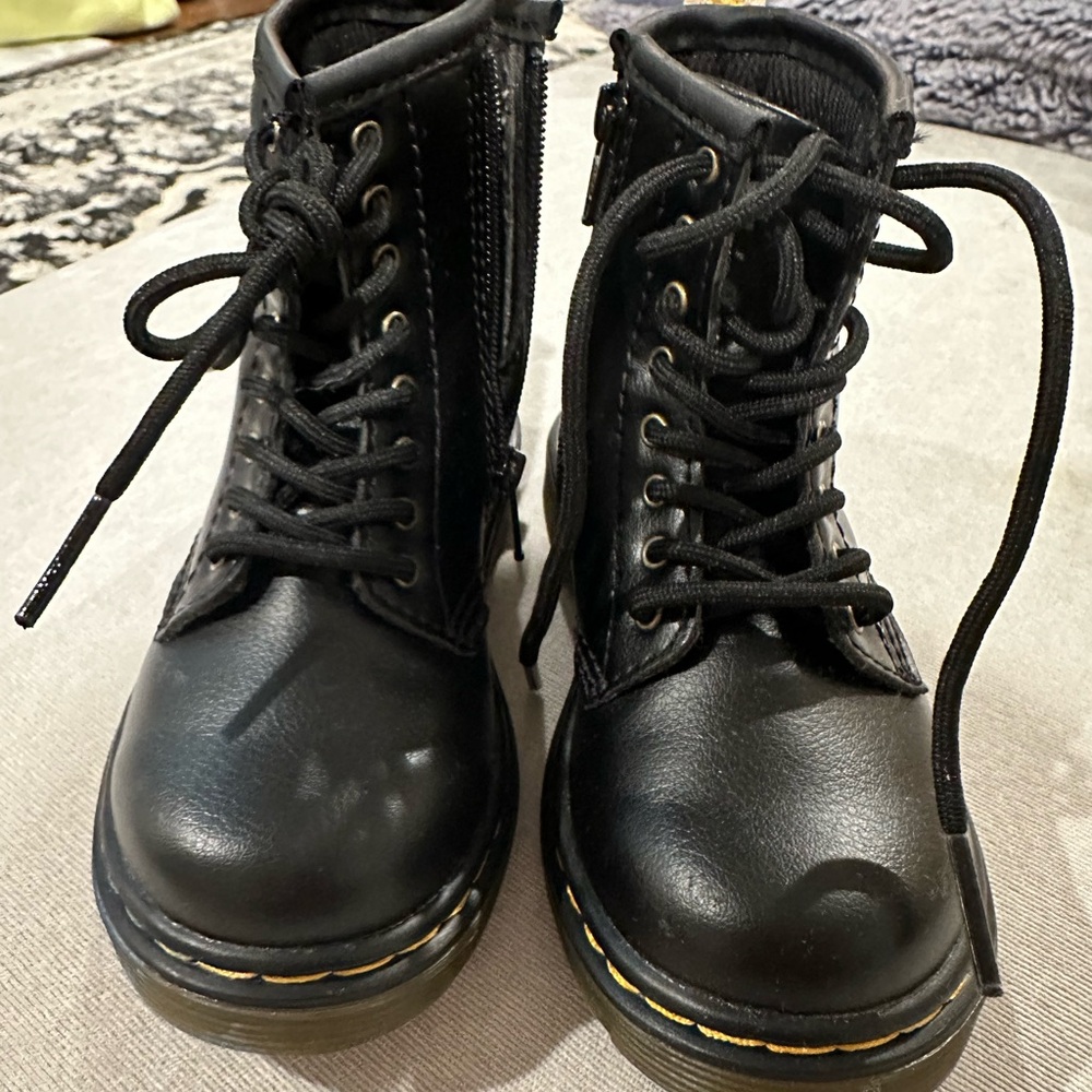Doc Martins Toddler 1460 Vegan **worn once** - Picture 6 of 6